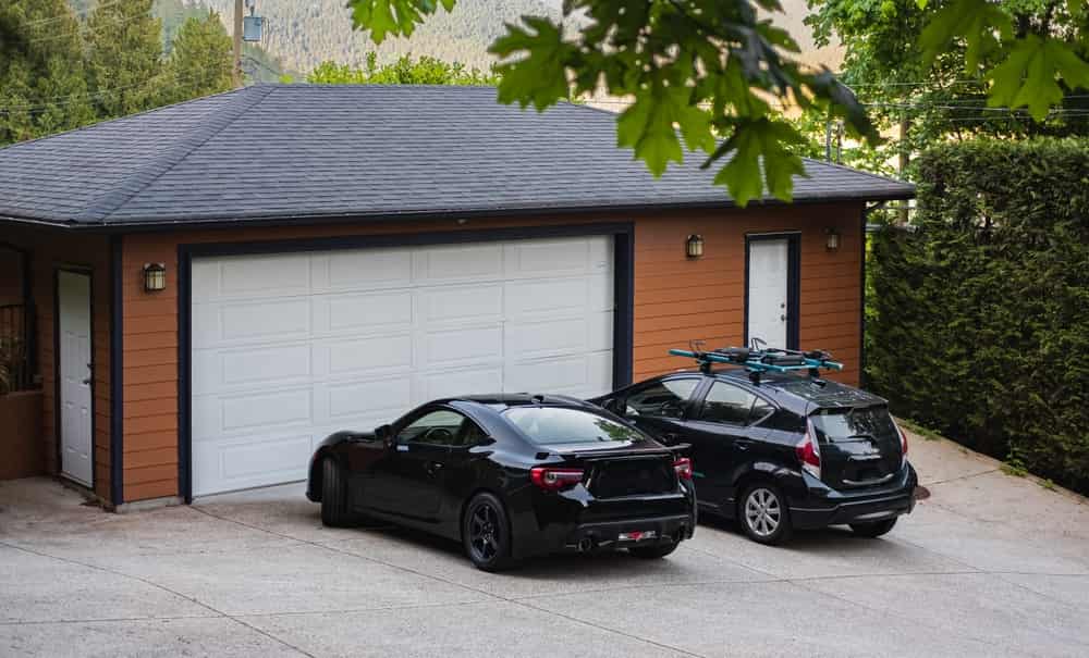Residential Winnipeg garage door repairs